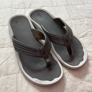 Olukai Ulele Men's Gray Flip Flops